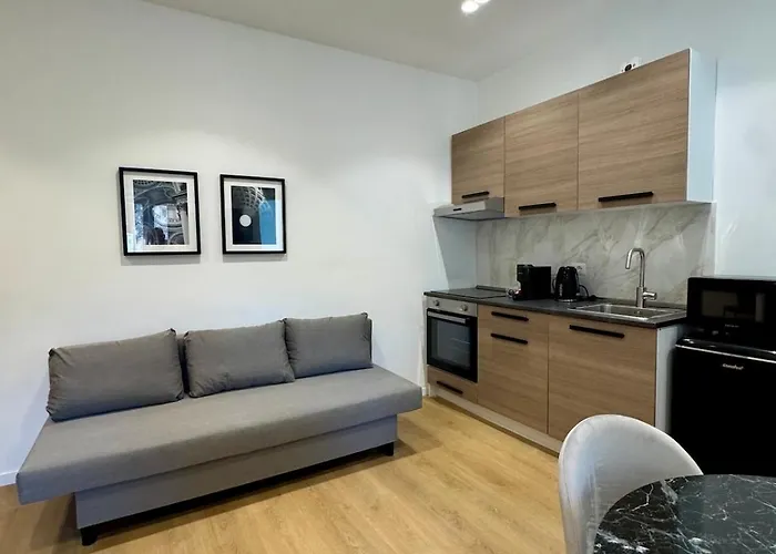 Scala 37 Interno 1, Trastevere,